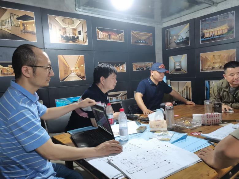 帝都會(huì)所葉總和西安博菲克定制家具廠(chǎng)安總洽談中.jpg