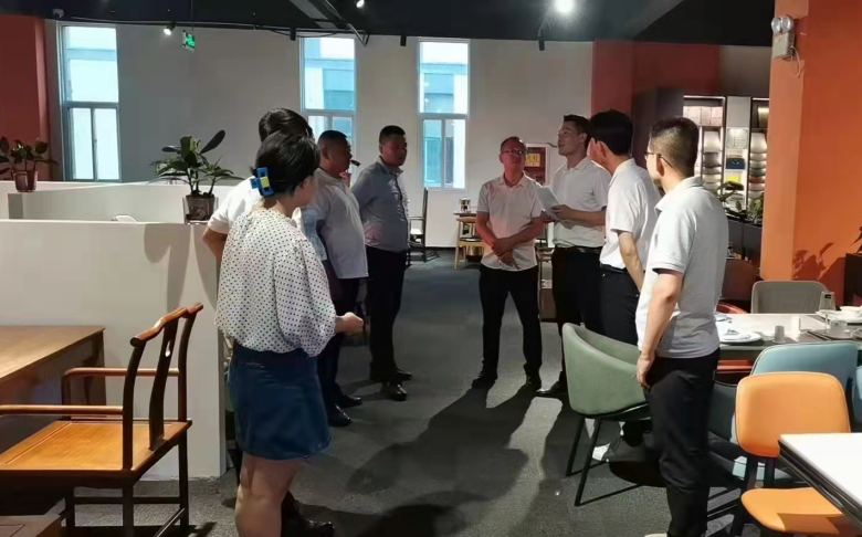 博菲克業(yè)務(wù)團(tuán)隊討論.jpg